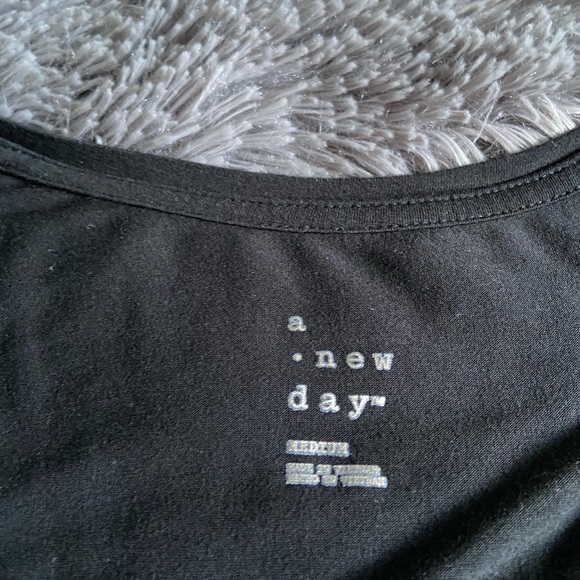 Black scoop neck T-shirt, barely worn - Picture 2 of 2